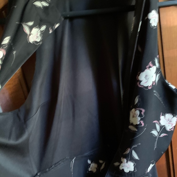 Floral high neck sleeveless dress - Picture 6 of 8